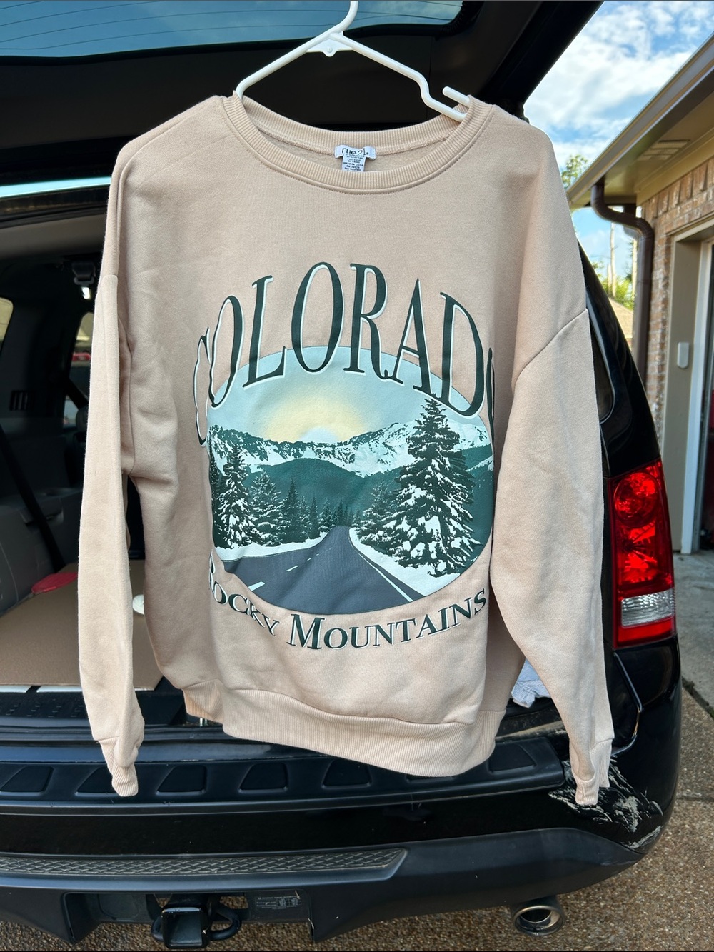 Rue21 Tan Colorado Rocky Mountains Crewneck Sweatshirt New without tag